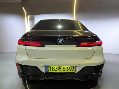 BMW 7 SERIES - 8