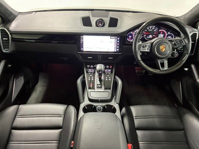 صورة 2 لـ 2021 Porsche CAYENNE