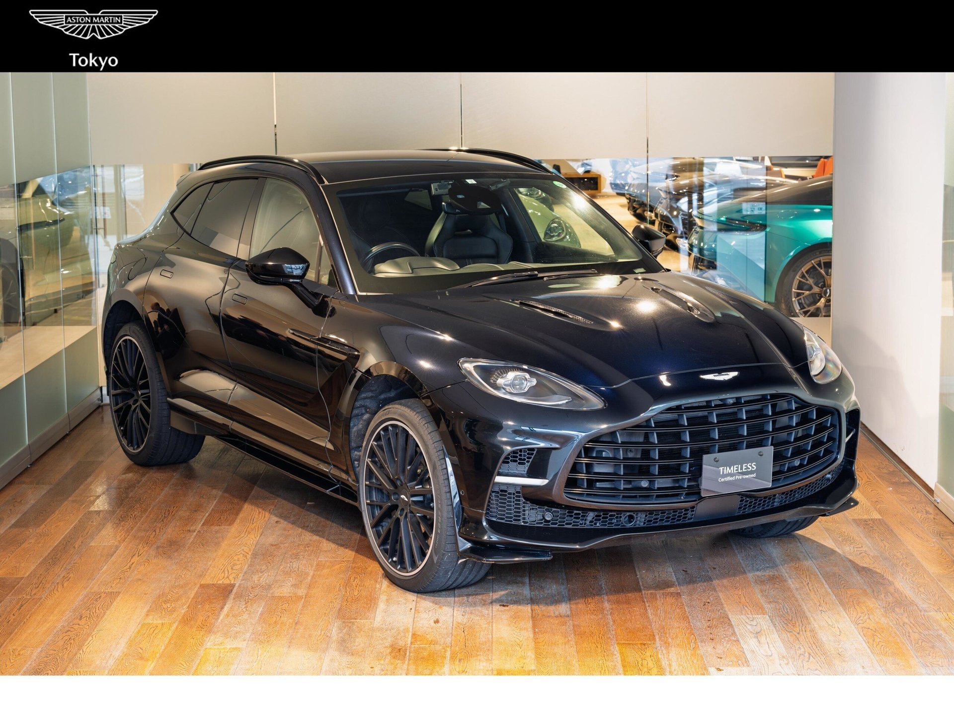 ASTON MARTIN DBX - View 1