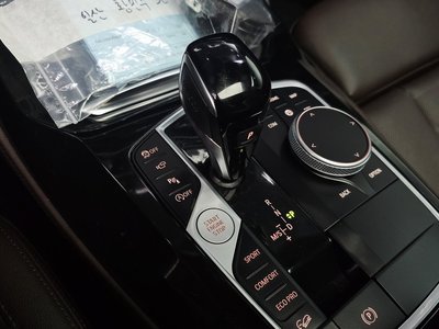 2025 BMW X4 photo 9