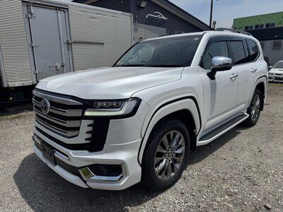 TOYOTA LAND CRUISER 300