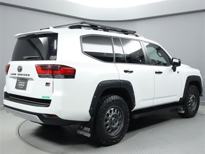 TOYOTA LAND CRUISER 300 - 7