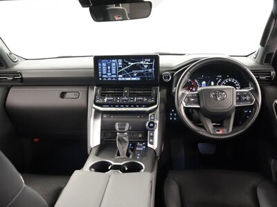 TOYOTA LAND CRUISER 300 - 9