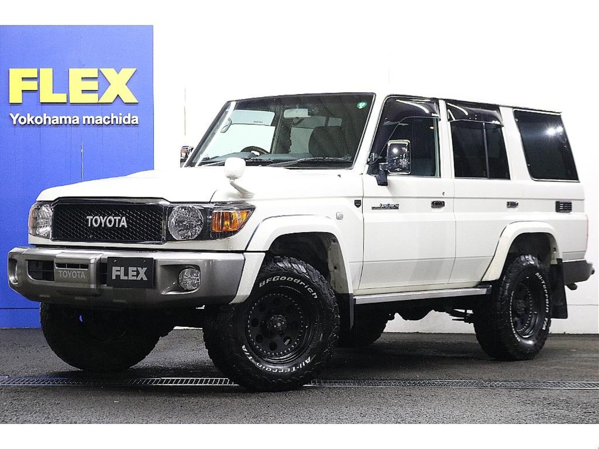 TOYOTA LAND CRUISER 70 - View 1