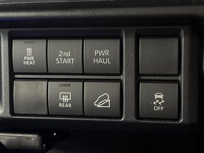 صورة مصغرة 48 لـ 2024 Toyota LAND CRUISER 70