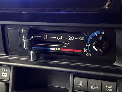 صورة مصغرة 46 لـ 2024 Toyota LAND CRUISER 70