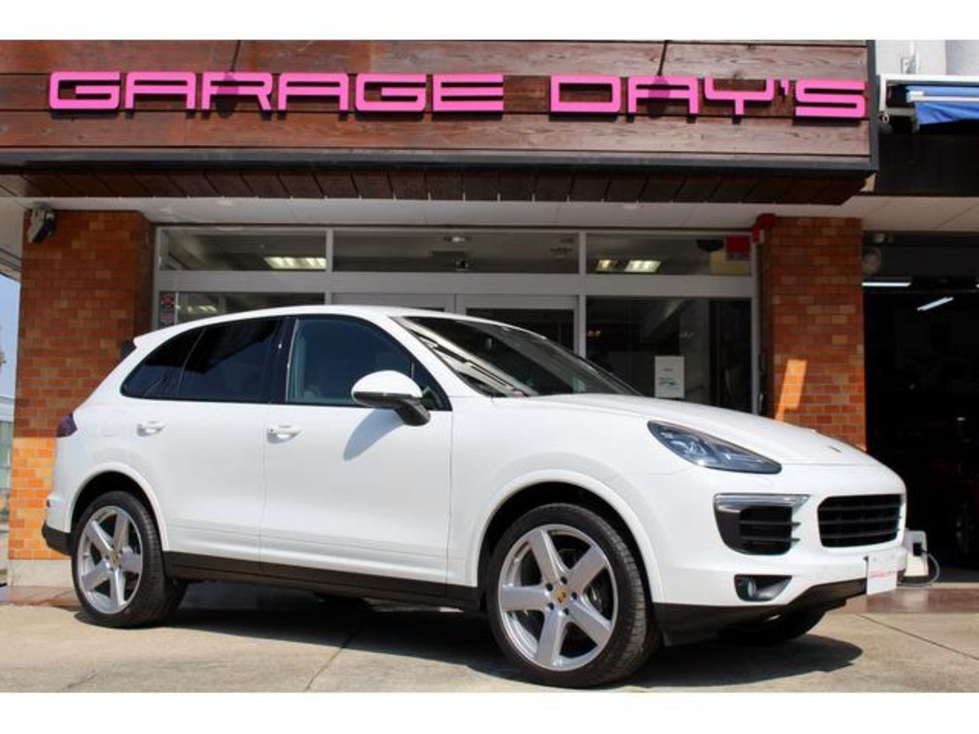 PORSCHE CAYENNE - View 1