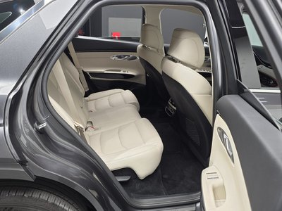 2021 Genesis GV70 — миниатюра 18