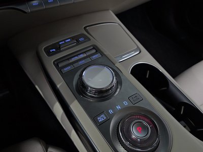 2021 Genesis GV70 — миниатюра 12