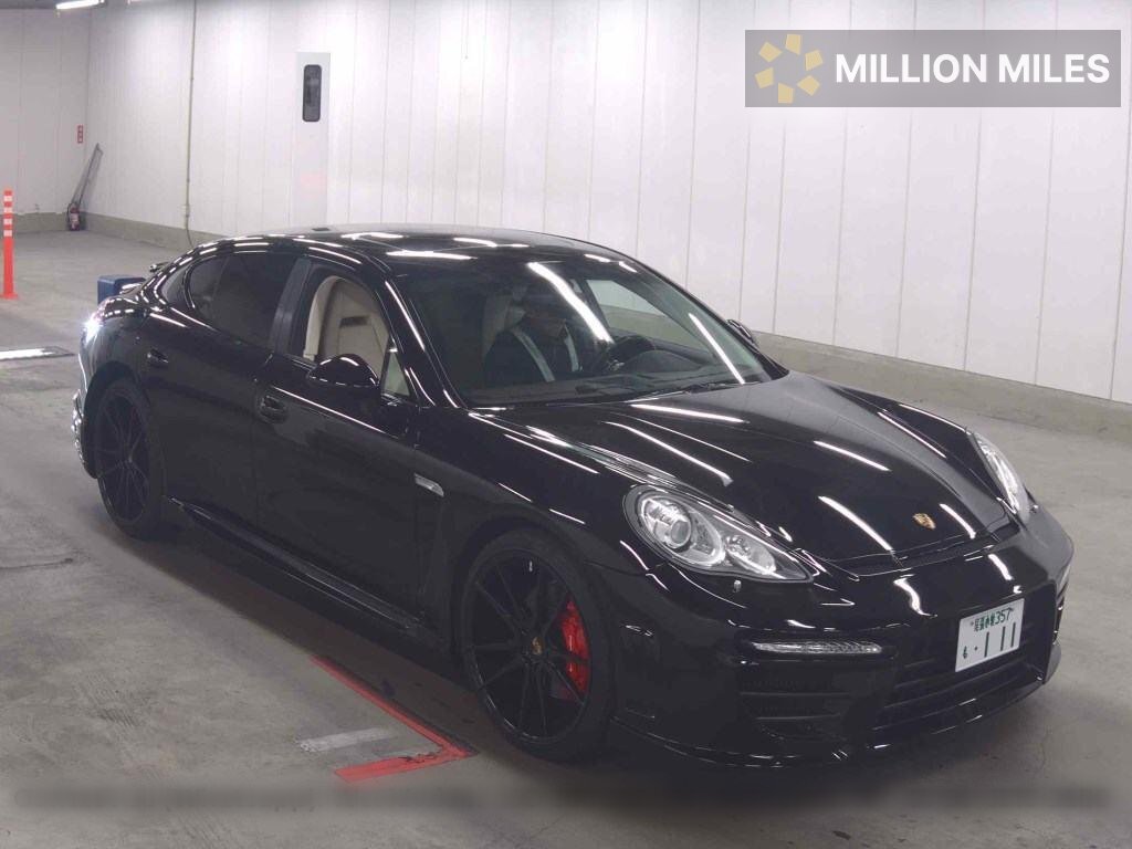 PORSCHE PANAMERA - View 1