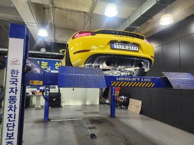 PORSCHE 718 CAYMAN - 2