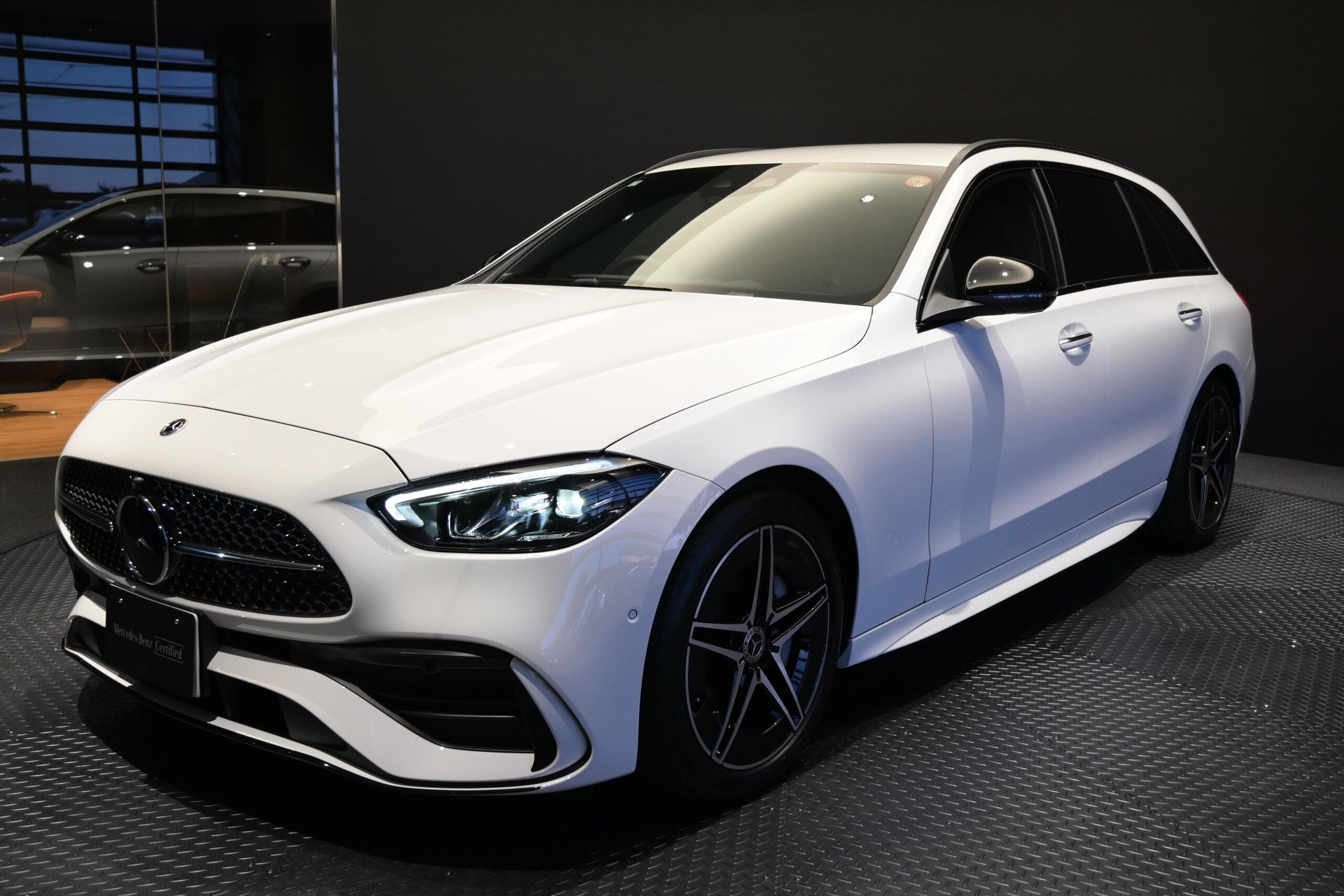 MERCEDES-BENZ C-CLASS WAGON - View 1