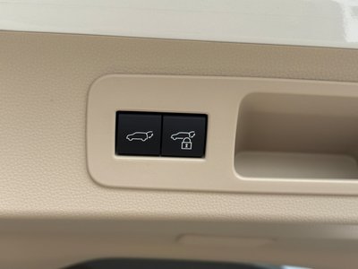 2025 Toyota LAND CRUISER 300 缩略图 36