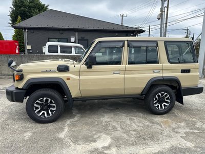 TOYOTA LAND CRUISER 70 - 2