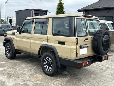 TOYOTA LAND CRUISER 70 - 3