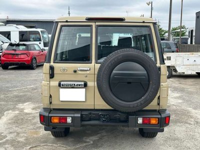 TOYOTA LAND CRUISER 70 - 4