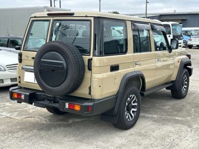 TOYOTA LAND CRUISER 70 - 5