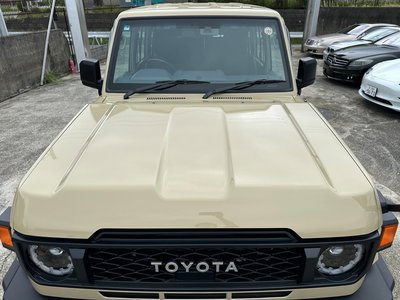 TOYOTA LAND CRUISER 70 - 8