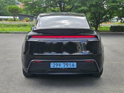 2025 Tesla MODEL Y photo 3