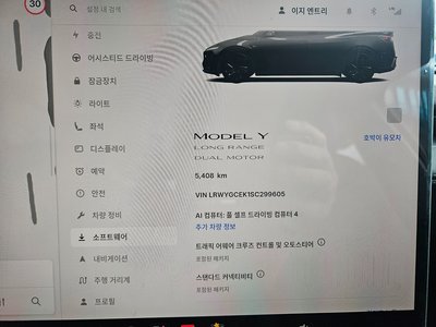 2025 Tesla MODEL Y photo 9