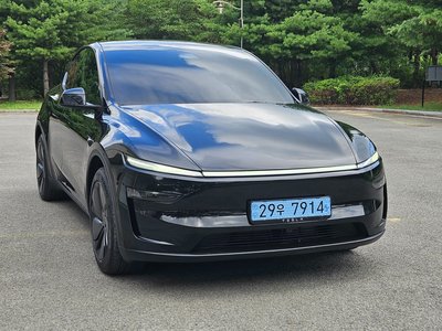 2025 Tesla MODEL Y photo 5