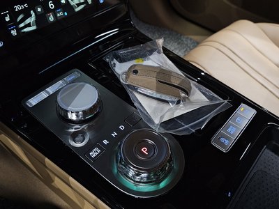 2025 Genesis G80 (RG3) thumbnail 12
