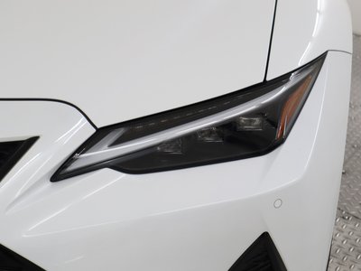صورة مصغرة 33 لـ 2022 Lexus IS