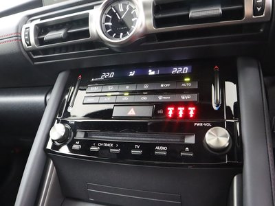 صورة مصغرة 17 لـ 2022 Lexus IS