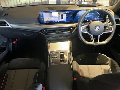 2025 BMW 3 SERIES — фото 9
