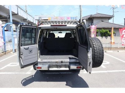 TOYOTA LAND CRUISER 70 - 10