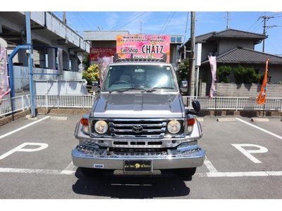 TOYOTA LAND CRUISER 70 - 3