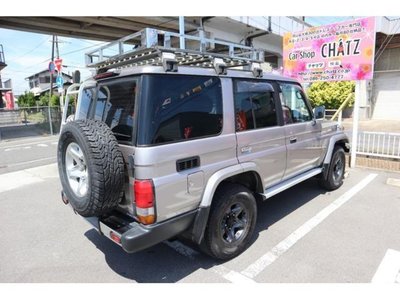 TOYOTA LAND CRUISER 70 - 7