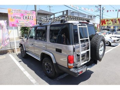 TOYOTA LAND CRUISER 70 - 8