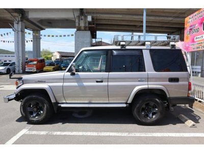 TOYOTA LAND CRUISER 70 - 6