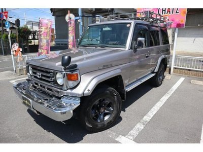 TOYOTA LAND CRUISER 70 - 1