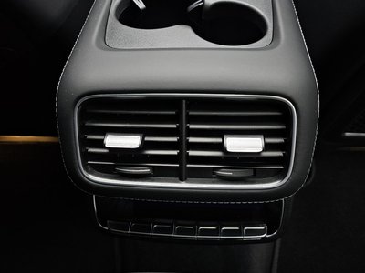 2025 Mercedes-BENZ GLS — миниатюра 32