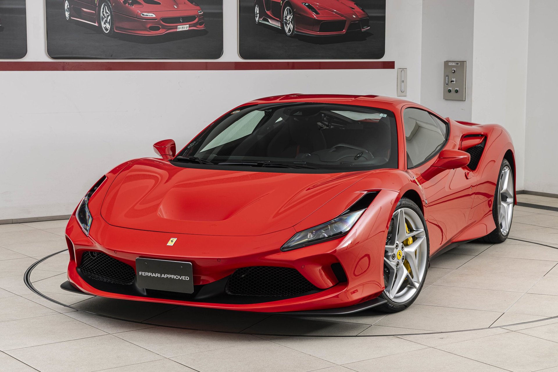 FERRARI F8 TRIBUTO - View 1