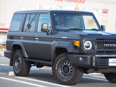 TOYOTA LAND CRUISER 70 - 6