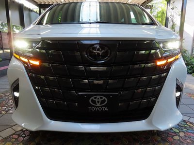 2025 Toyota ALPHARD — фото 9
