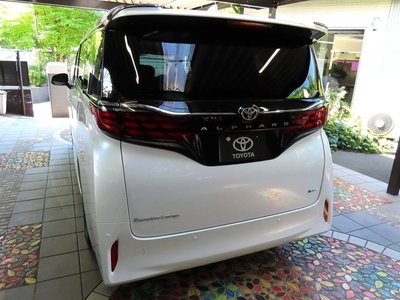 2025 Toyota ALPHARD — фото 2