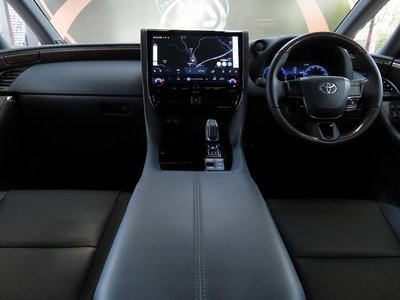 2025 Toyota ALPHARD — фото 3