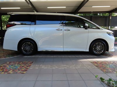 2025 Toyota ALPHARD — фото 4