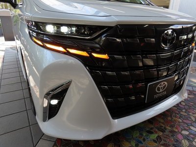2025 Toyota ALPHARD — фото 10
