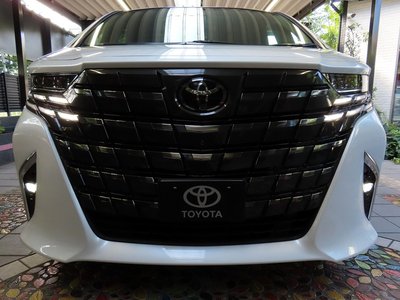 2025 Toyota ALPHARD — фото 8