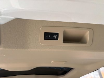 صورة مصغرة 38 لـ 2024 Toyota LAND CRUISER 300