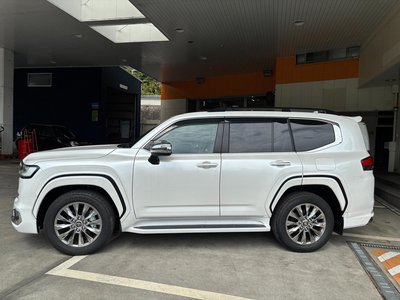 TOYOTA LAND CRUISER 300 - 8