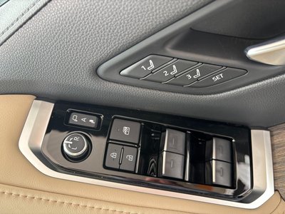 صورة مصغرة 43 لـ 2024 Toyota LAND CRUISER 300