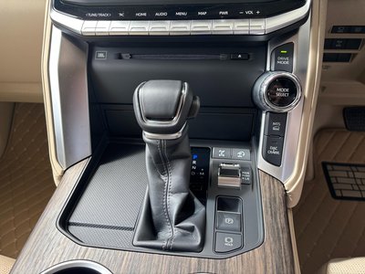 صورة مصغرة 46 لـ 2024 Toyota LAND CRUISER 300