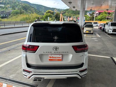 TOYOTA LAND CRUISER 300 - 10