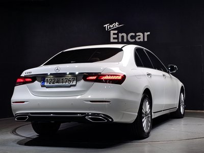 MERCEDES-BENZ E-CLASS - 3